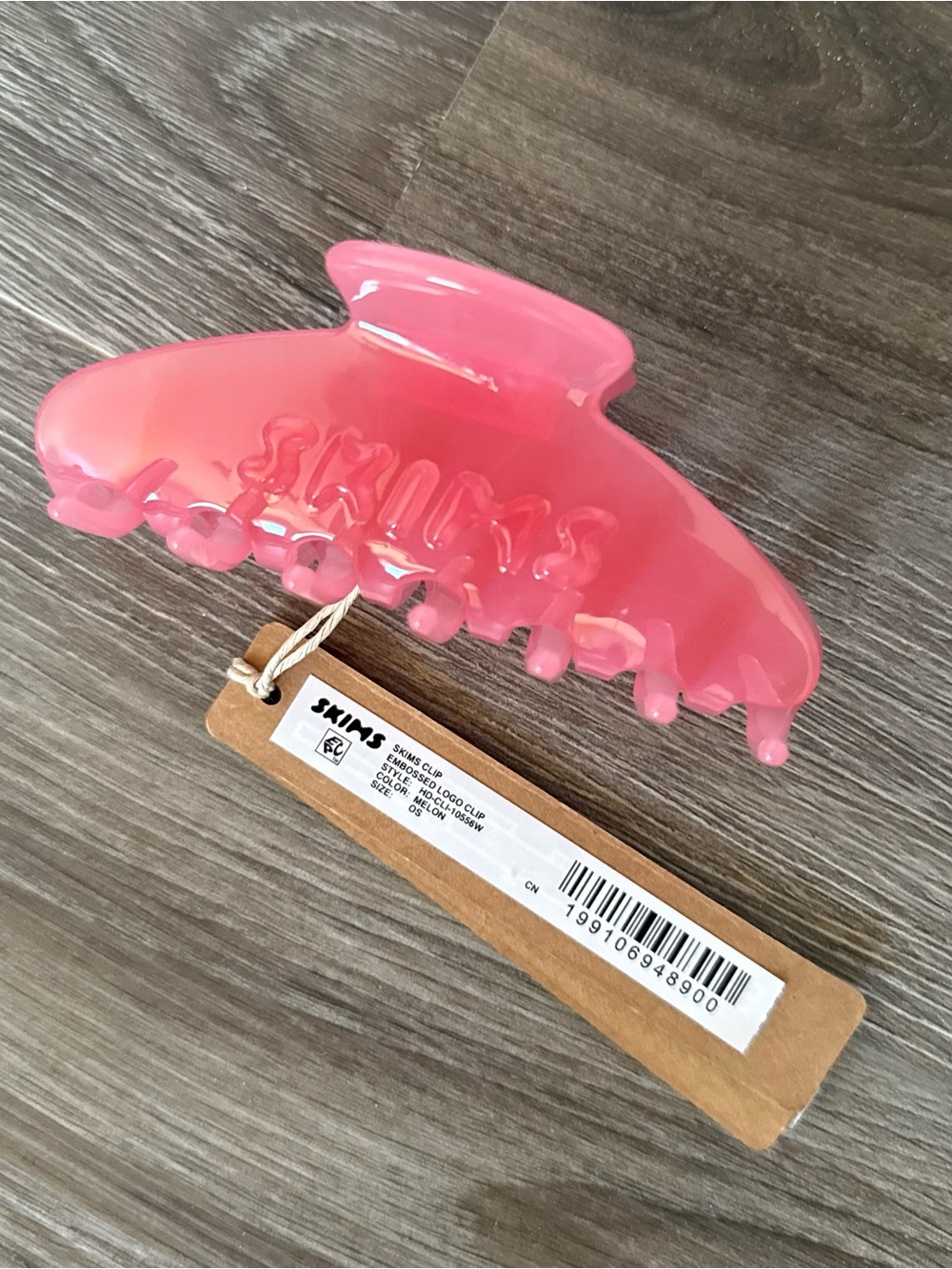 SKIMS SOLD OUT MELON CLAW CLIP